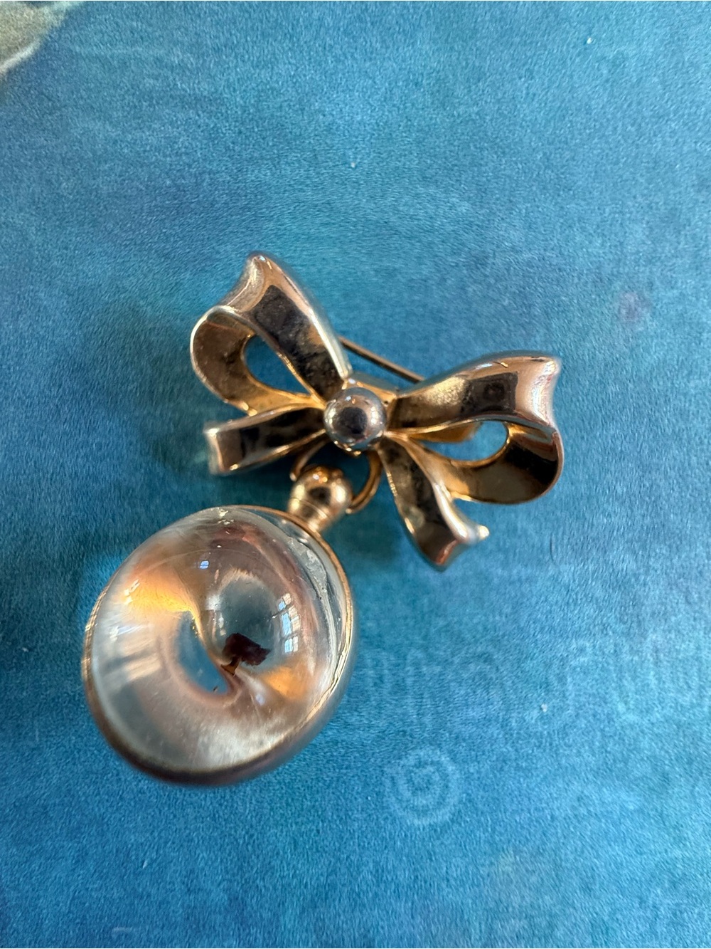 Gold Bow and Clear Glass Drop Brooch - Elegant Women's Jewelry